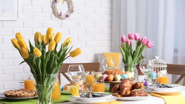 Mooi gestylede chique Paastafel.