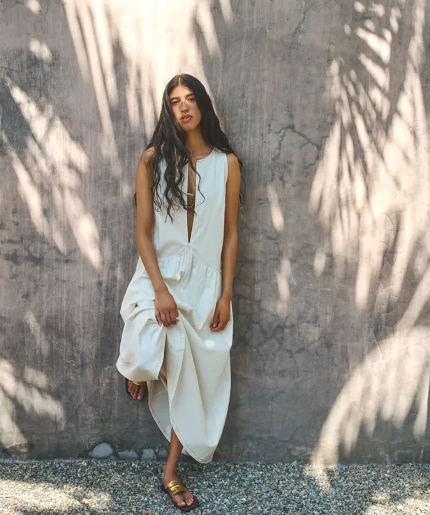 Jurk: Baum und Pferdgarten | Bikinitop: Calzedonia | Slippers: Marc Cain | Ring: Mimi et Toi