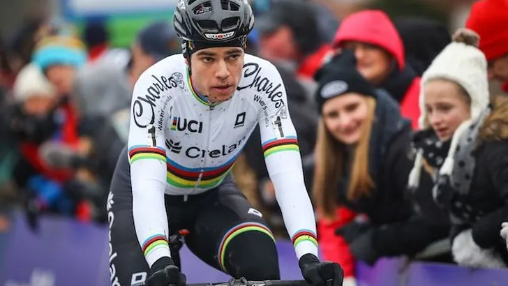 Van Aert met overmacht naar Belgische titel veldrijden