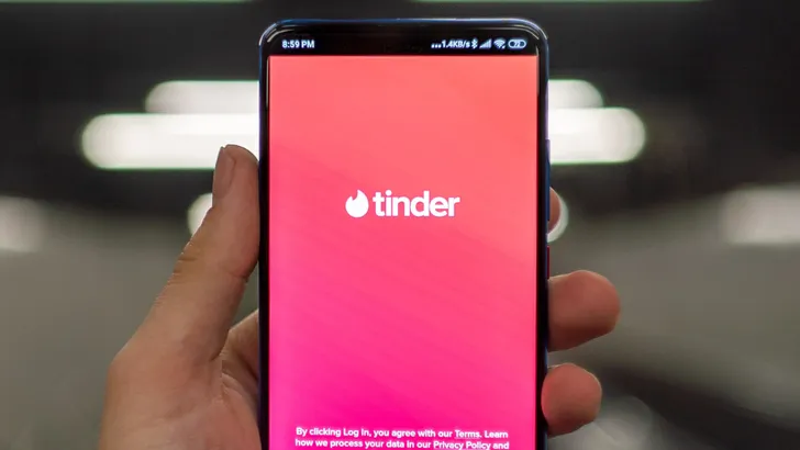 Tinder gaat op zoek naar je strafblad