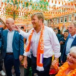 Koning bezoekt Mooiste Oranjestraat van Nederland