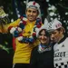 archiefbeeld van joop zoetemelk in 1980 in de gele trui op het podium van de tour de france met naast hem nederlander hennie kuiper