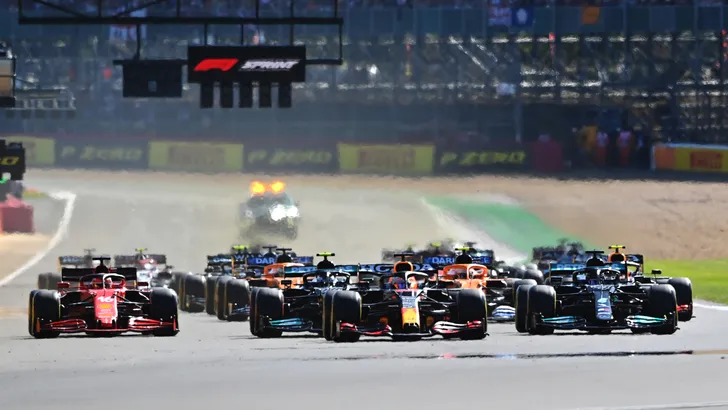 F1 gaat snijden in sprint races om budget cap te behouden
