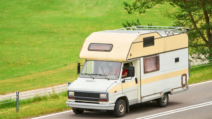 Camperdroom valt zwaar tegen: gepensioneerd echtpaar verkoopt hem na enkele ritten