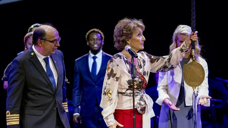 Prinses Margriet doopt cruiseschip MS Rotterdam VII