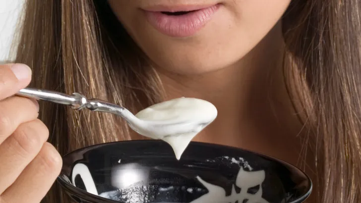 Dacht je dat cafeïne alleen in koffie zat? Deze alledaagse producten houden je stiekem alert