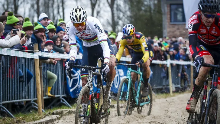 De Clercq heeft vertrouwen in zijn renners: 'Volgend jaar staan we naast Van der Poel en Van Aert'