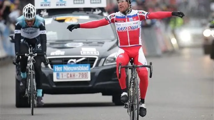 Paolini wint koude Omloop Het Nieuwsblad