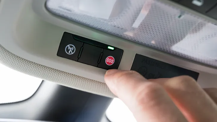 De Brusselse kortsluiting: waarom jouw perfecte auto binnenkort keihard dreigt te falen bij de APK