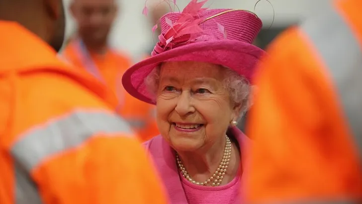 H.M. Zuurstok: Queen is pretty in pink 