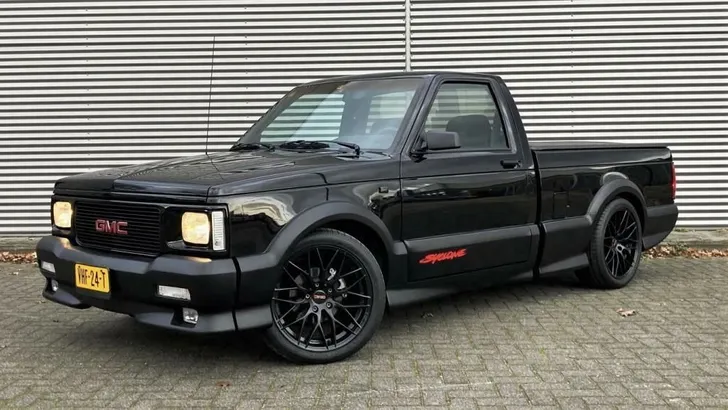 Ferrari-verslindende pickup te koop in Nederland