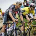 van aert in de problemen in parijs-roubaix