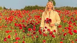 Feestbeest Kate Moss (48) is nu een wellness goeroe