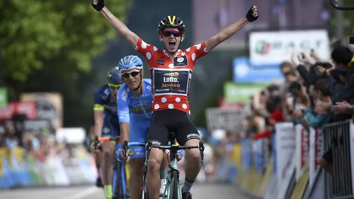 Eindstreep: Bloemen voor Bouwman, contract voor Dumoulin en onzekerheid voor Poels