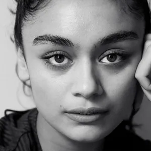 Actrice Selin Akkulak over theater: 'Als ik mijn tanden ergens in zet, dan wil ik er het uiterste uit halen'