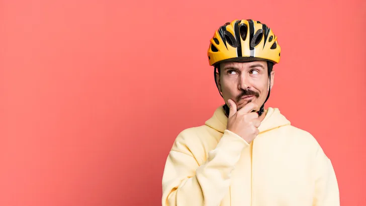 Helmen in het verkeer: van fiets tot motorscooter