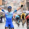 Michael Matthews opent Ronde van Catalonië met zege na machtssprint: 'Om weer te winnen betekent heel veel voor me'